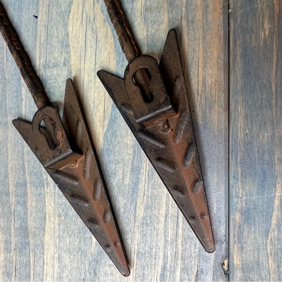 Hanging Metal Arrow Set - Picture 3 of 11